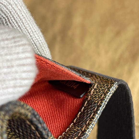 ❌❌SOLD❌❌Louis Vuitton Damier Ebene bodybag/ Bumbag - Picture 15 of 16